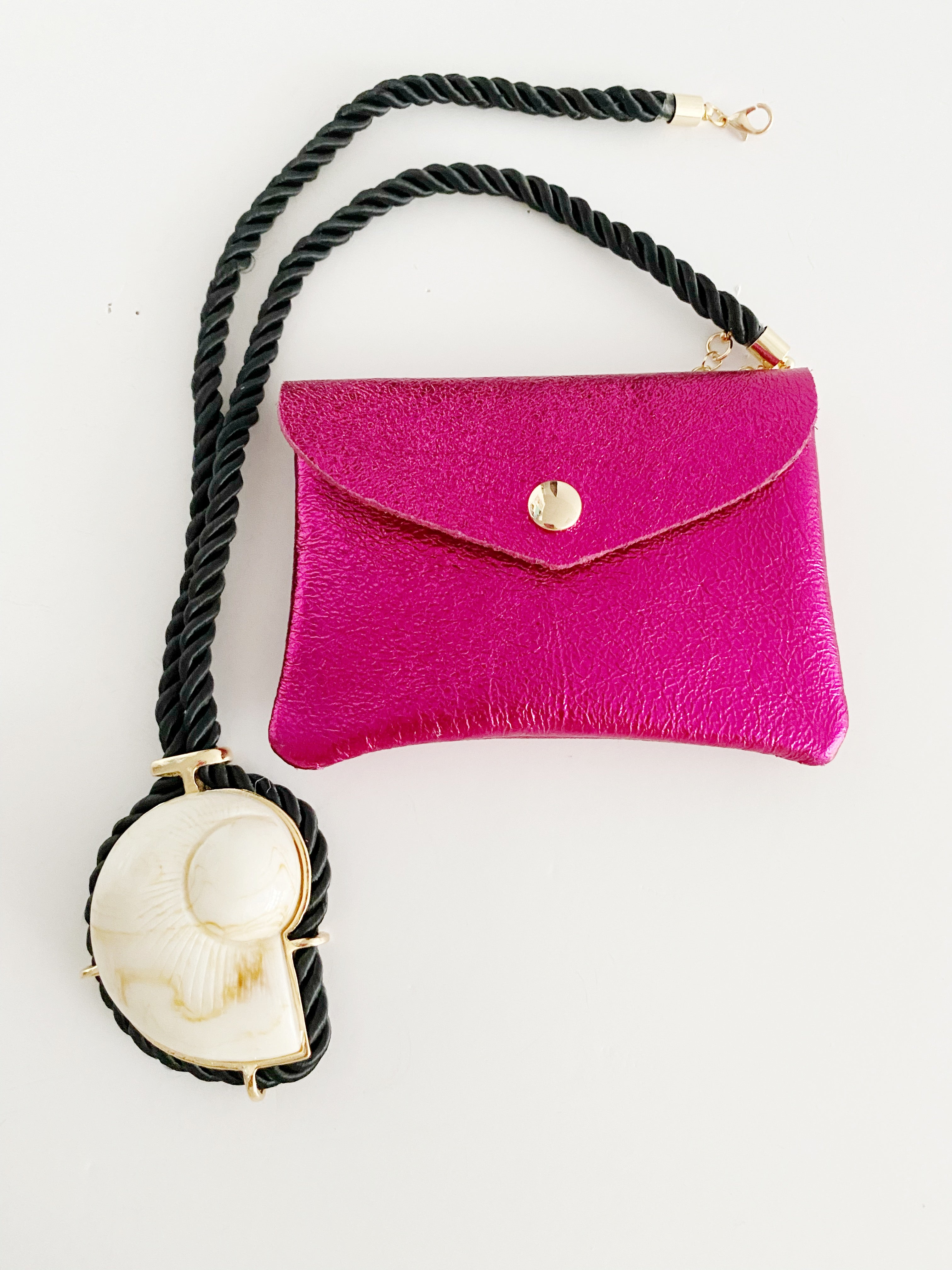 Souvenir de voyage \ pochette et collier 🐚