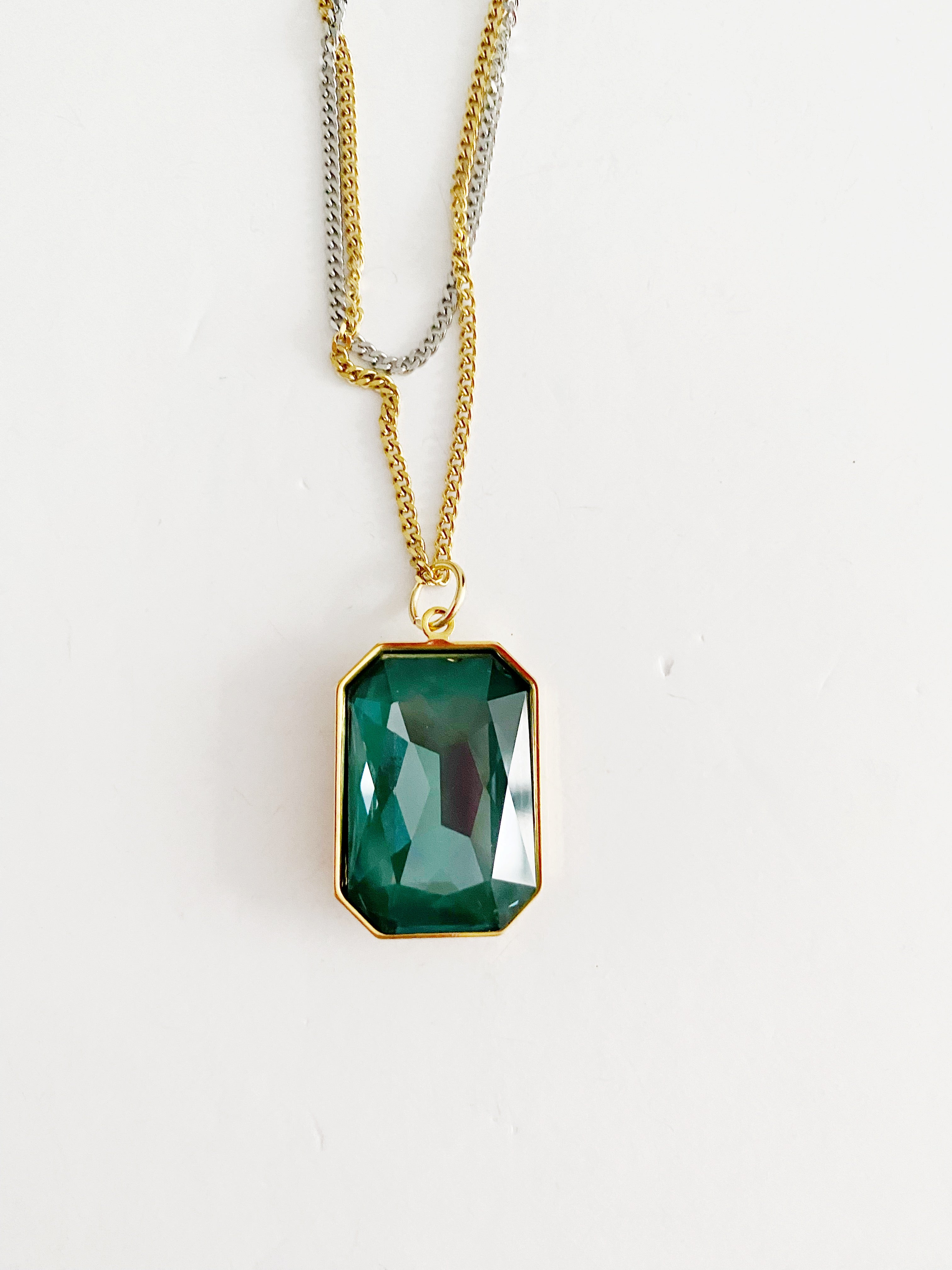 Collier pendentif Green pineđ