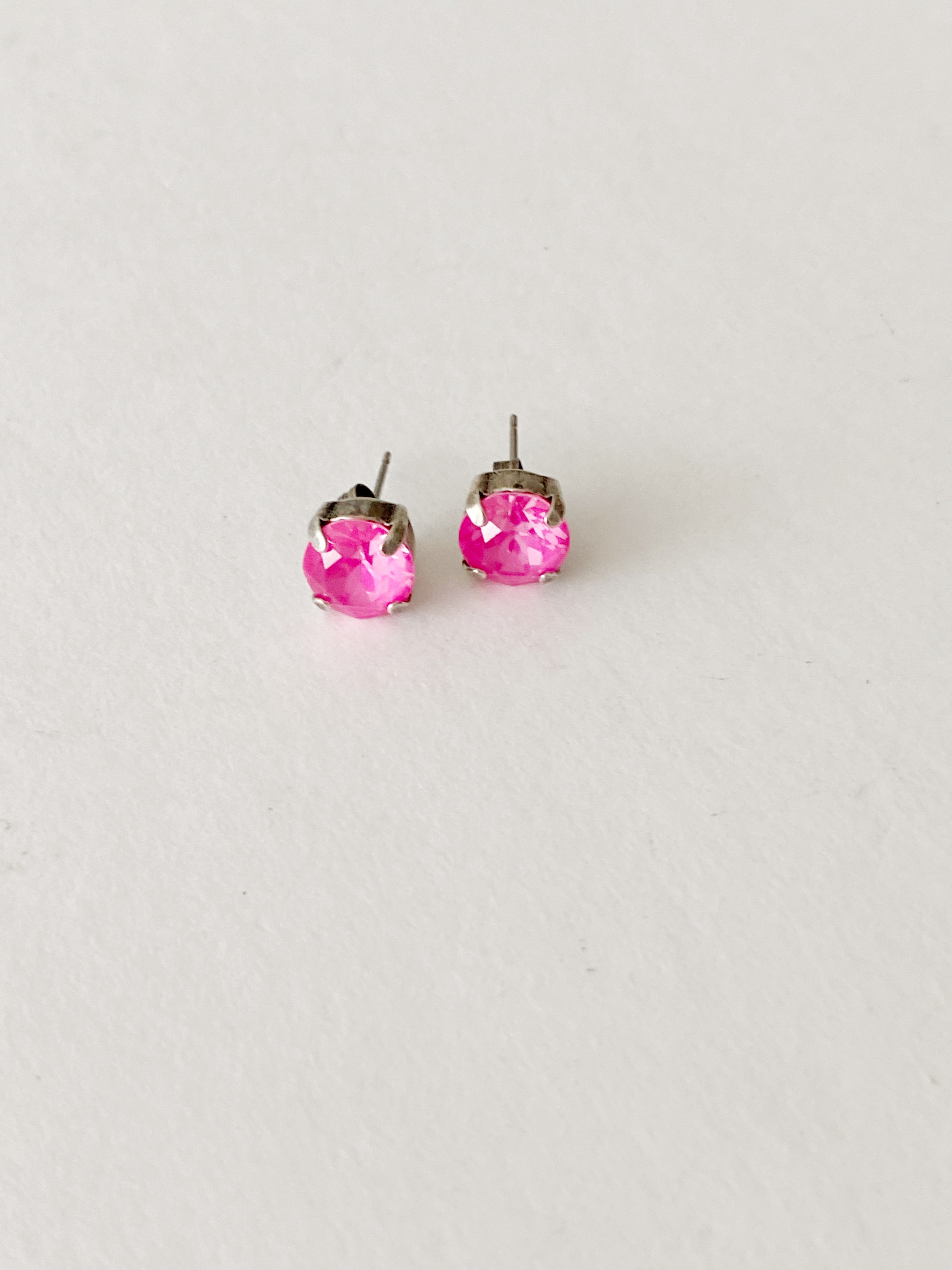 Boucles d'oreilles stud \ electric pink ✨