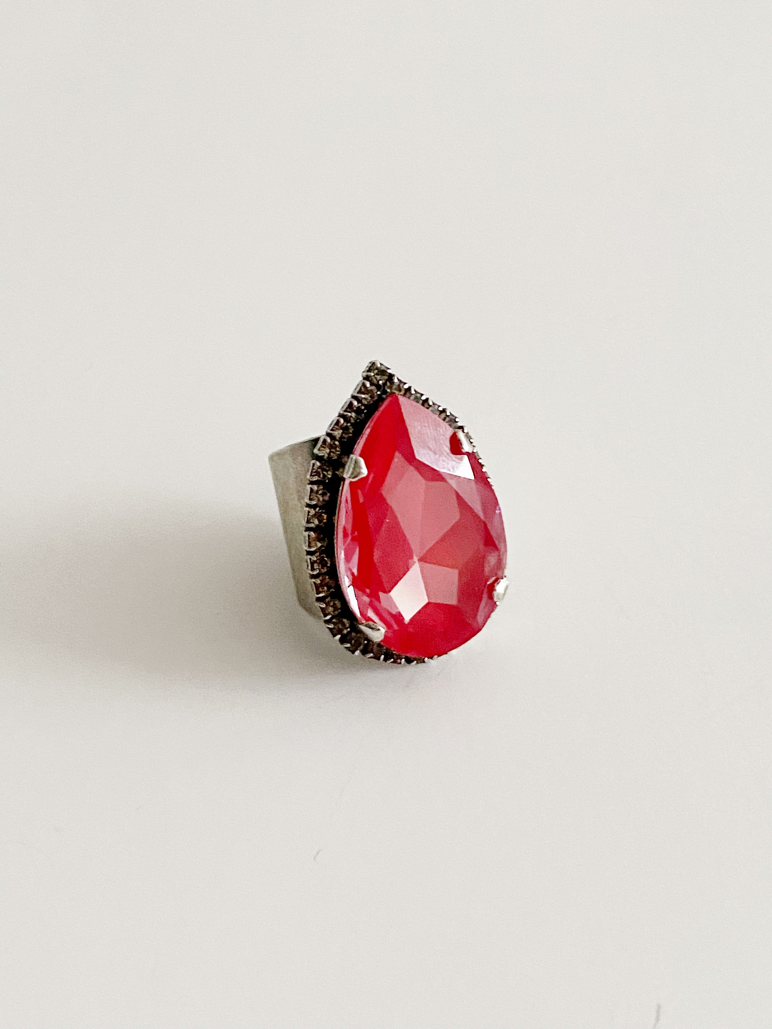 Bague cocktail Morgan Rouge romance à Milan