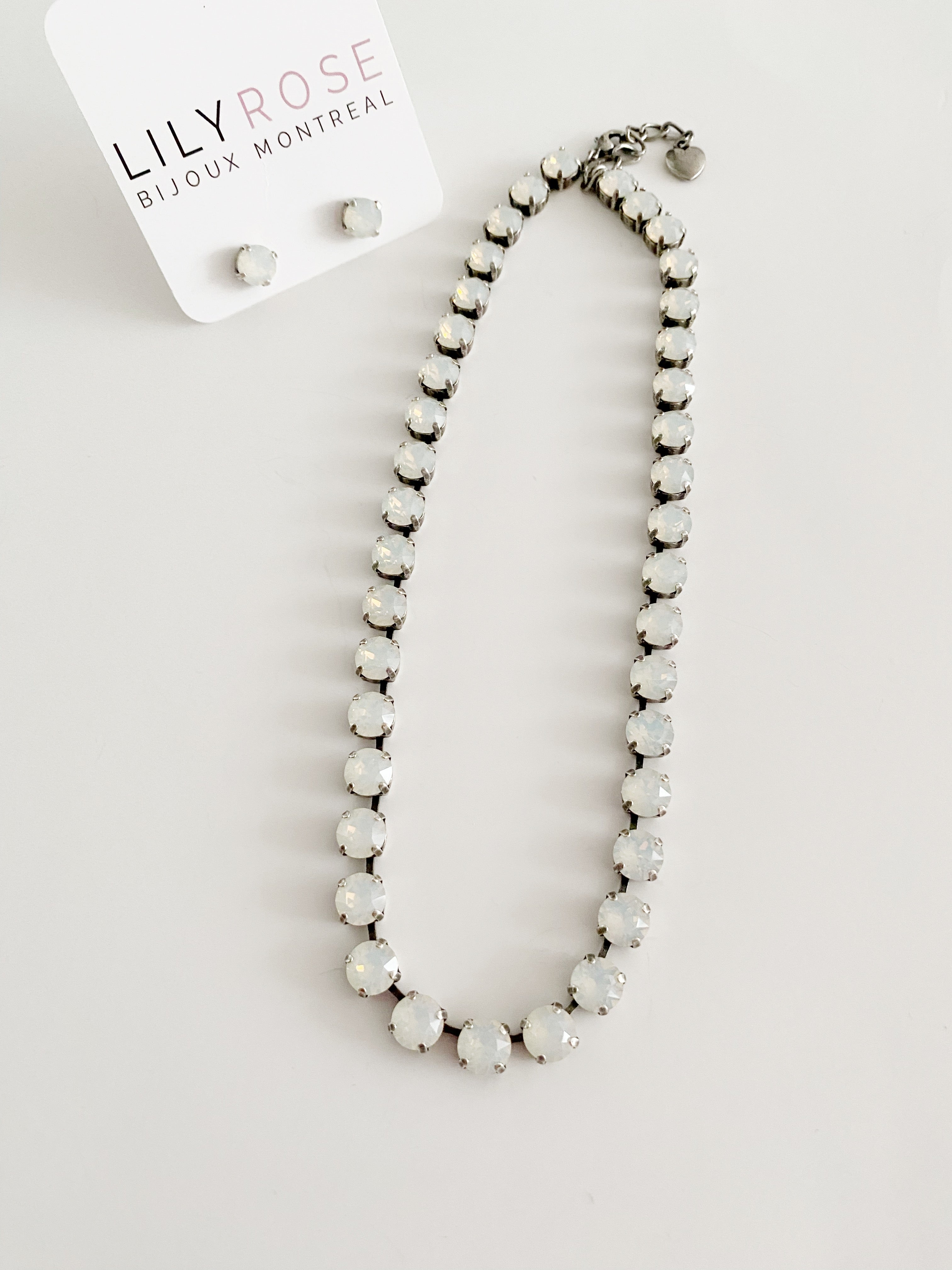 Collier Safira \opal blanc+ boucles d'oreilles en đ