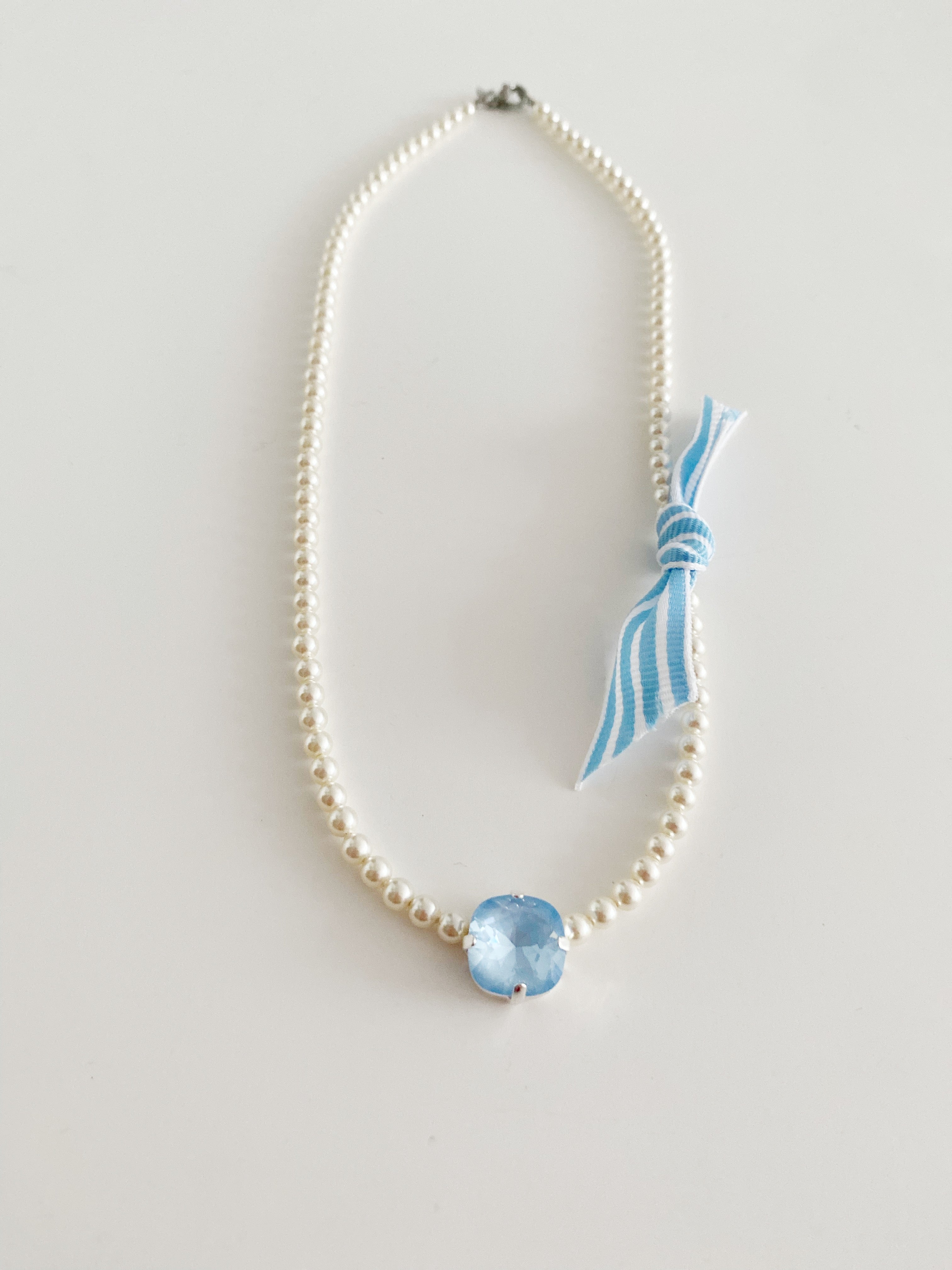 Collier Avenue sur la mer