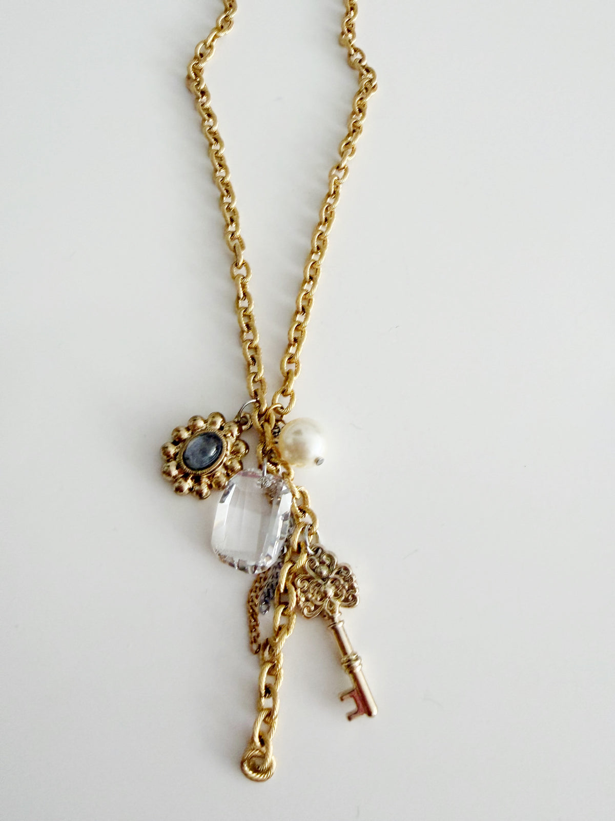 Collier Breloques LA CLÉ château
