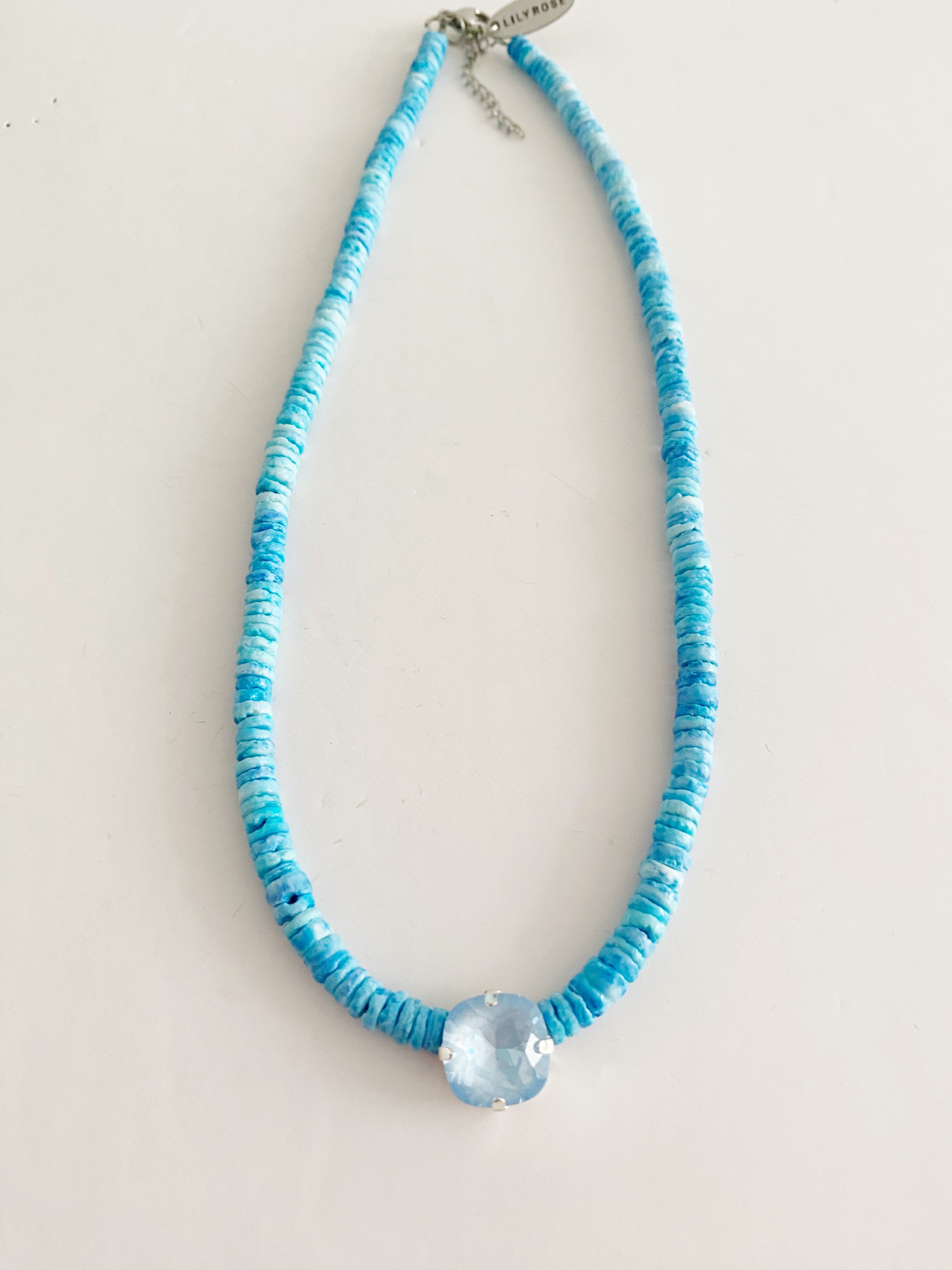 Collier blue wave