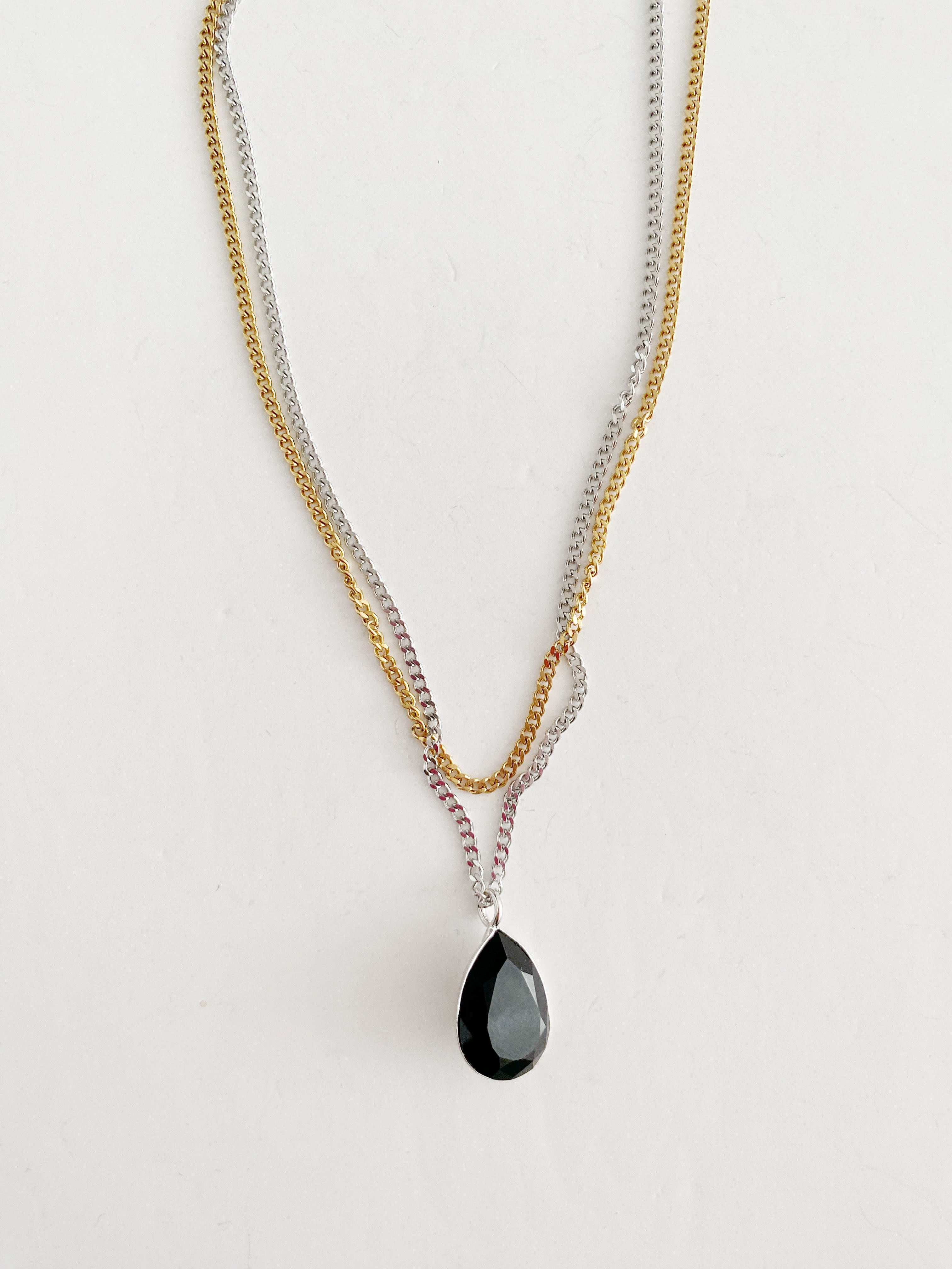 Collier pendentif Cruella \ prix spécial ✨
