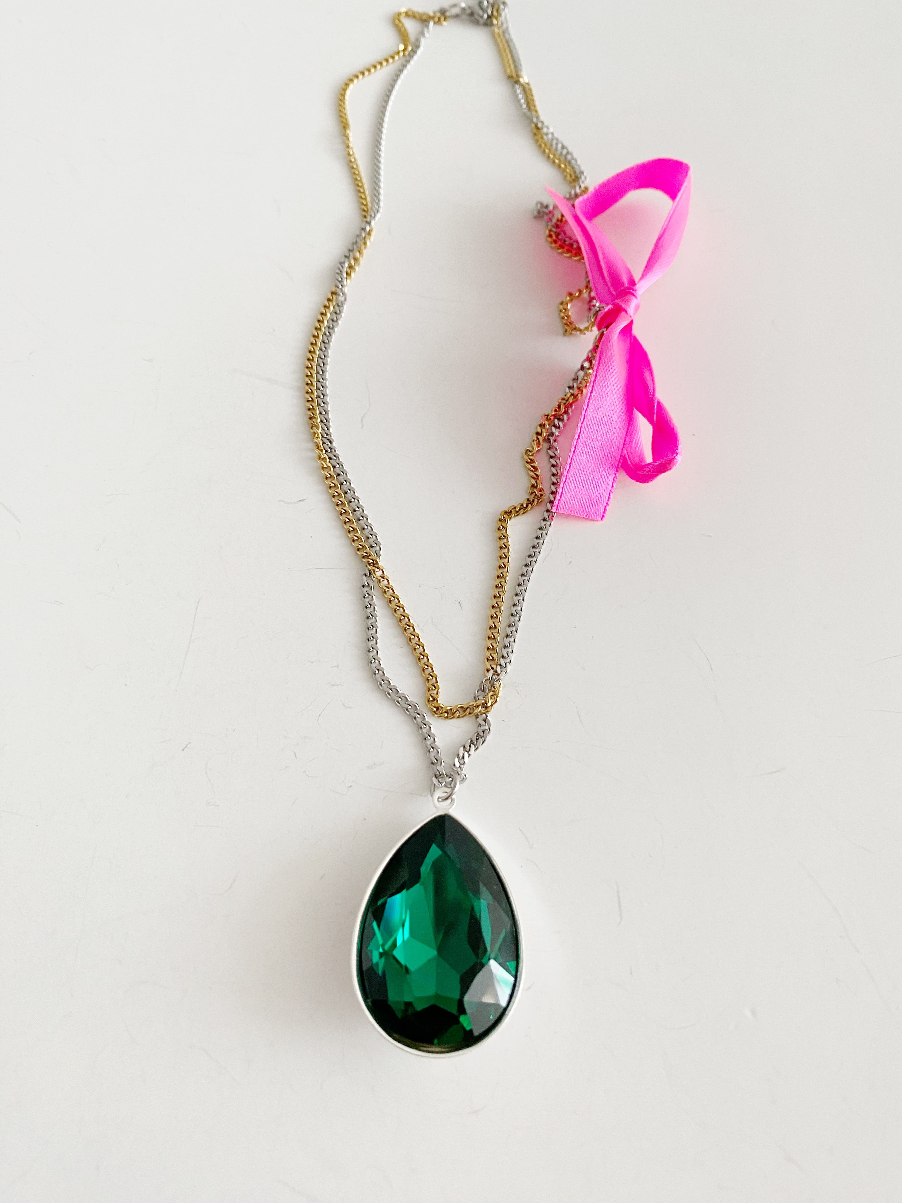 Collier pendentif Tav
