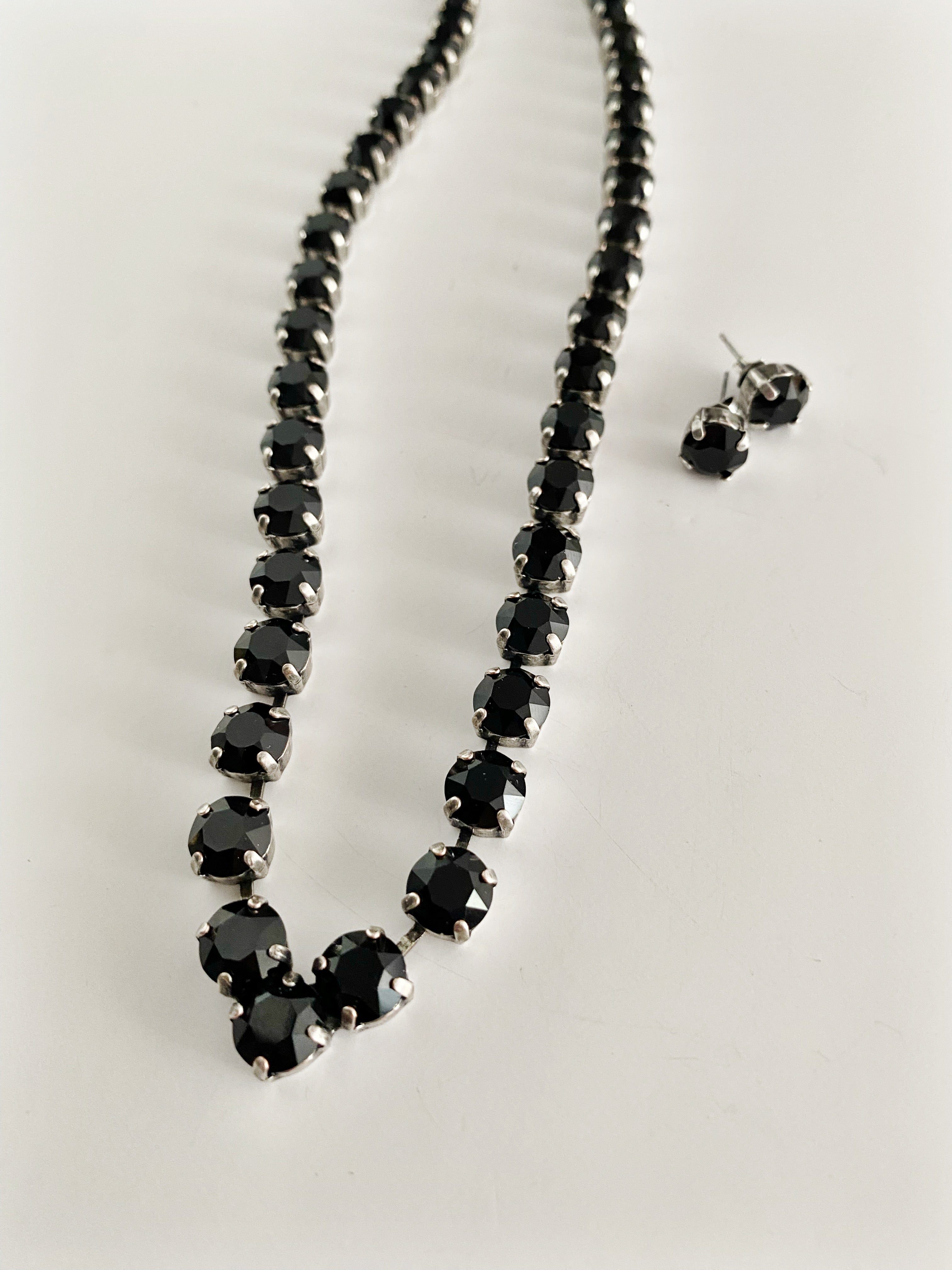 Collier Morganna black  + boucles d'oreilles cadeau 🖤