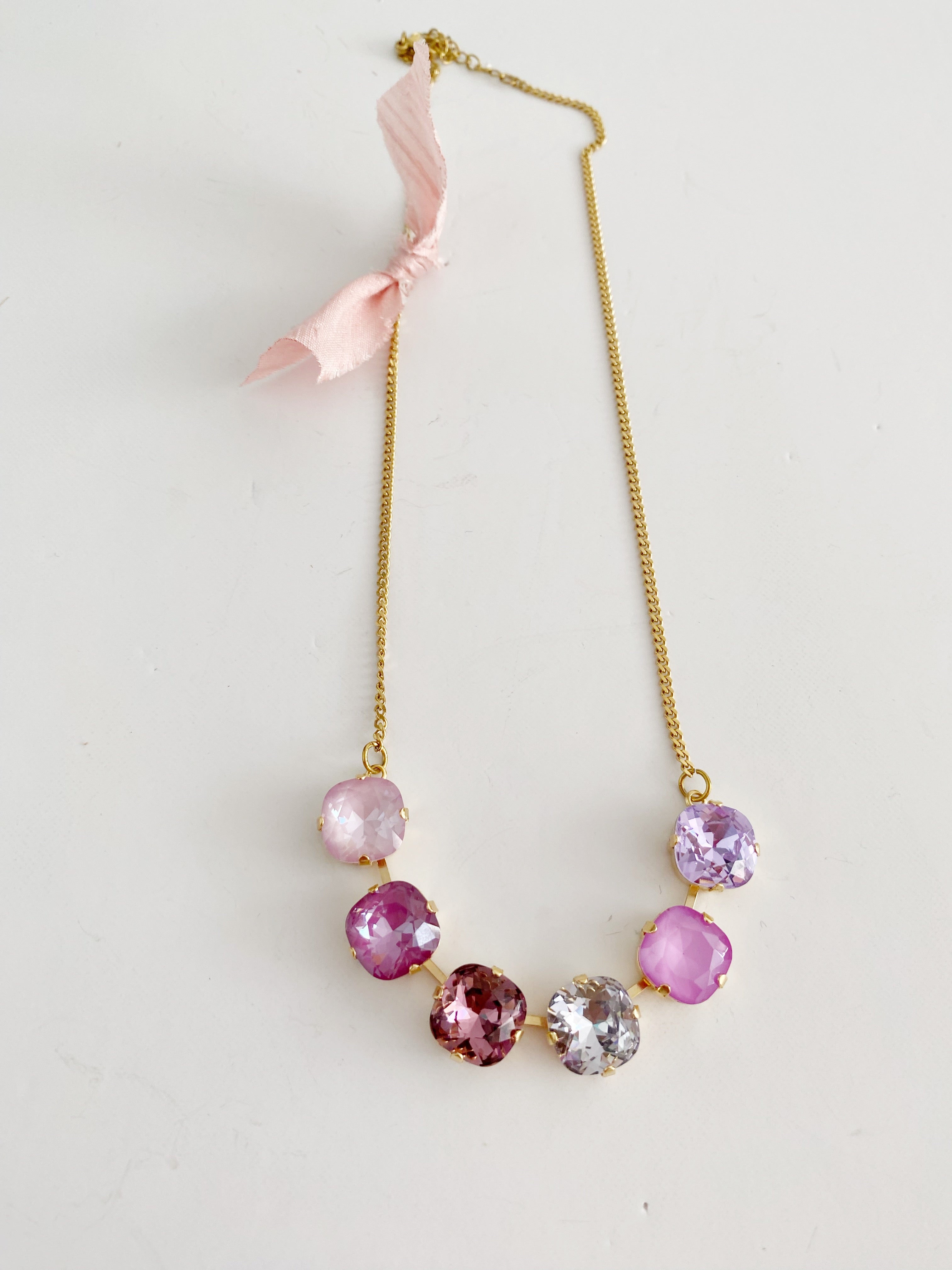 Collier Daisy / mauve bonbon