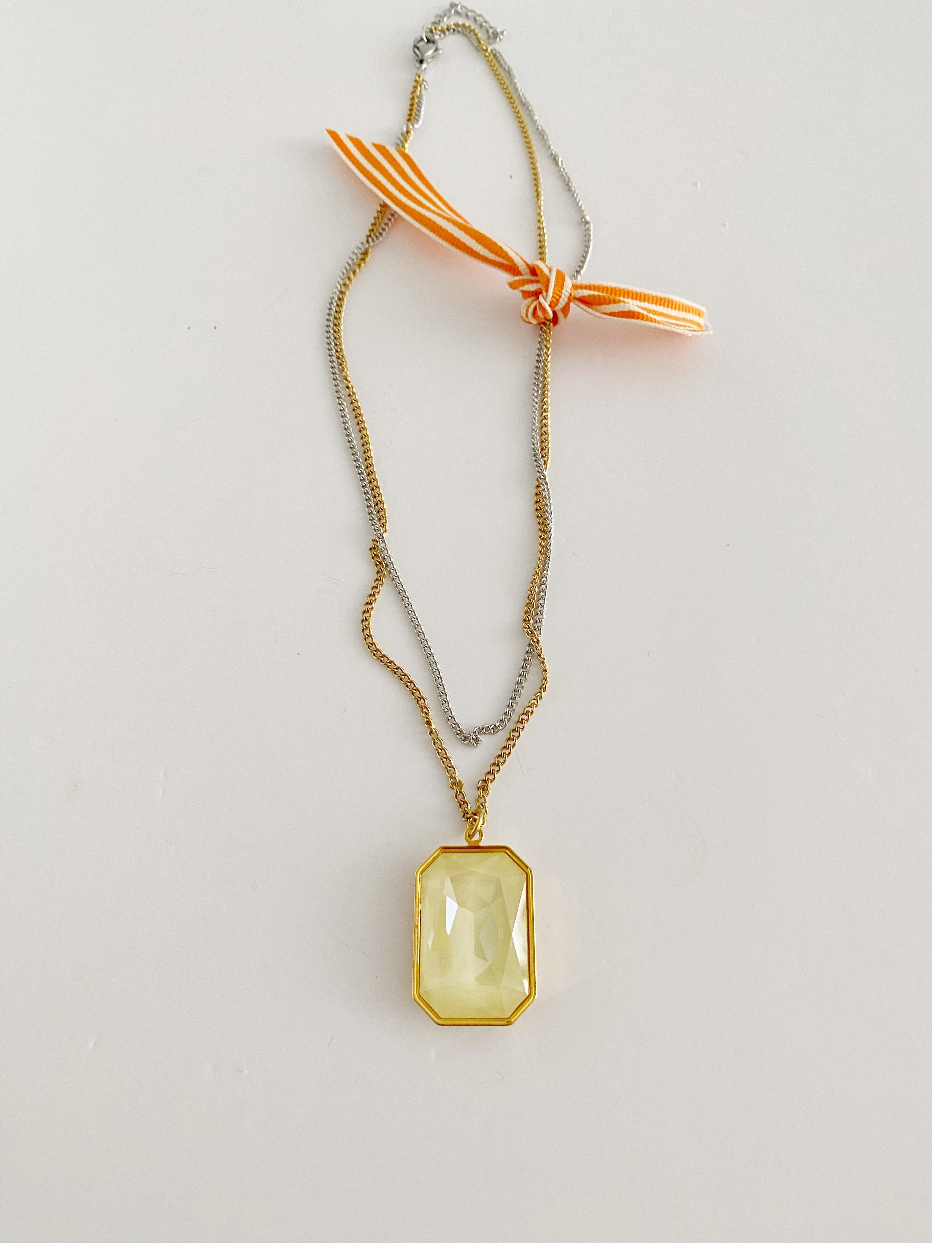 Collier Elia