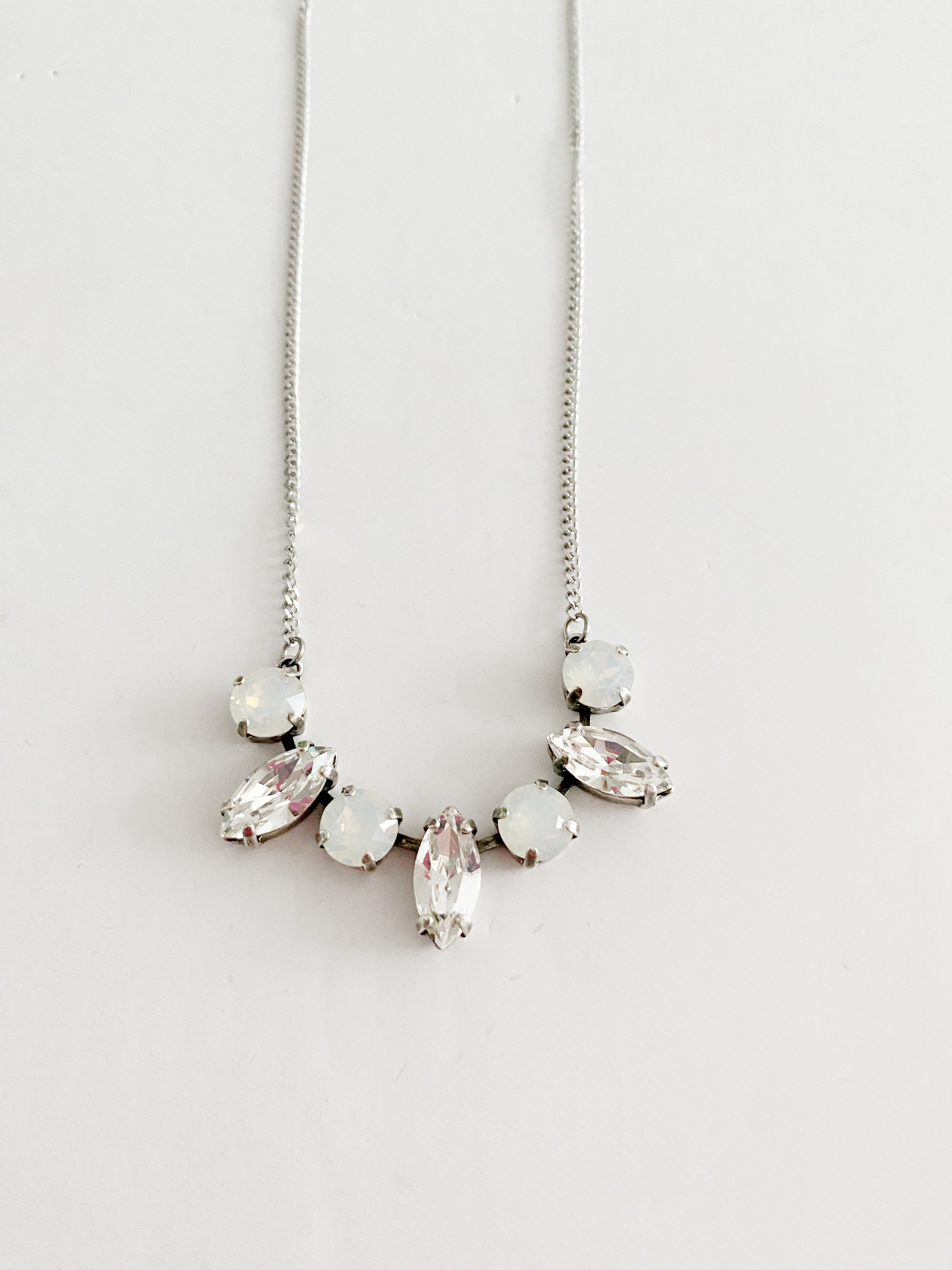 Collier Ella  en blanc