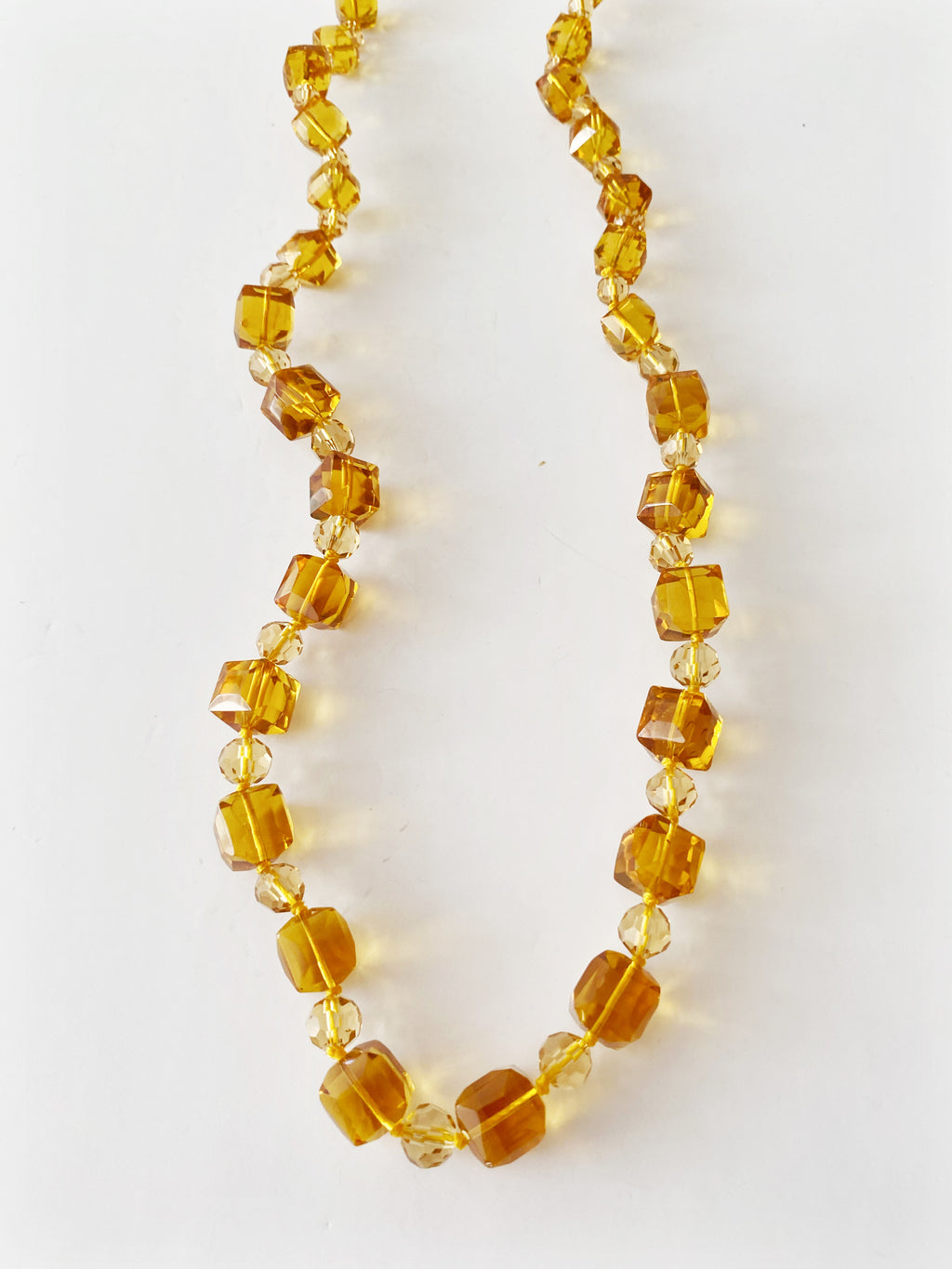 LONG Collier VINTAGE \ \ Metropolitan museum of arts NY