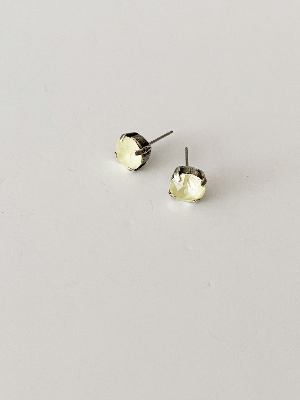 Boucles d'oreilles stud \  Mimosa