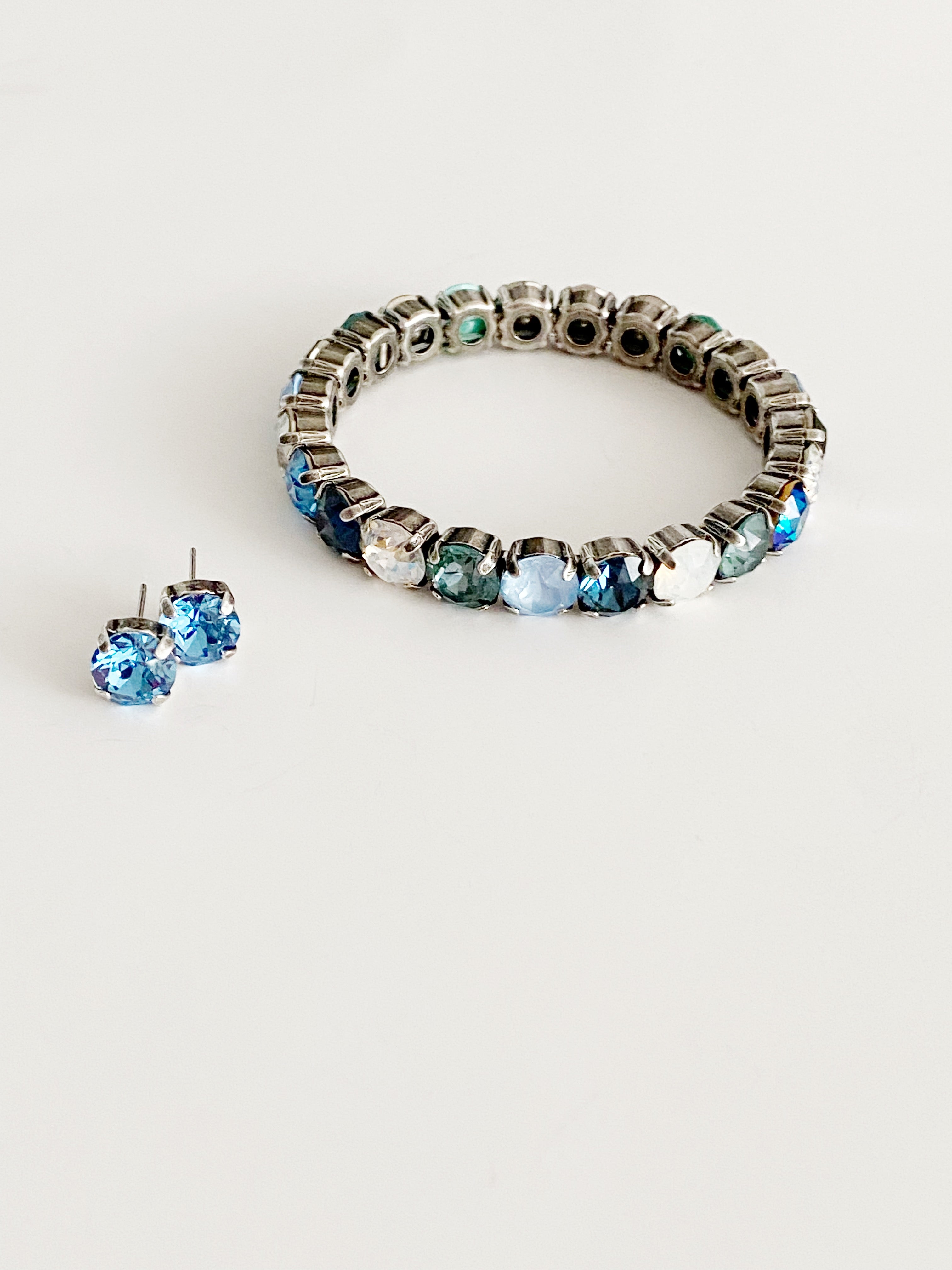 Bracelet élastique Hamptons  + boucles d'oreilles  assorties en 🎁!
