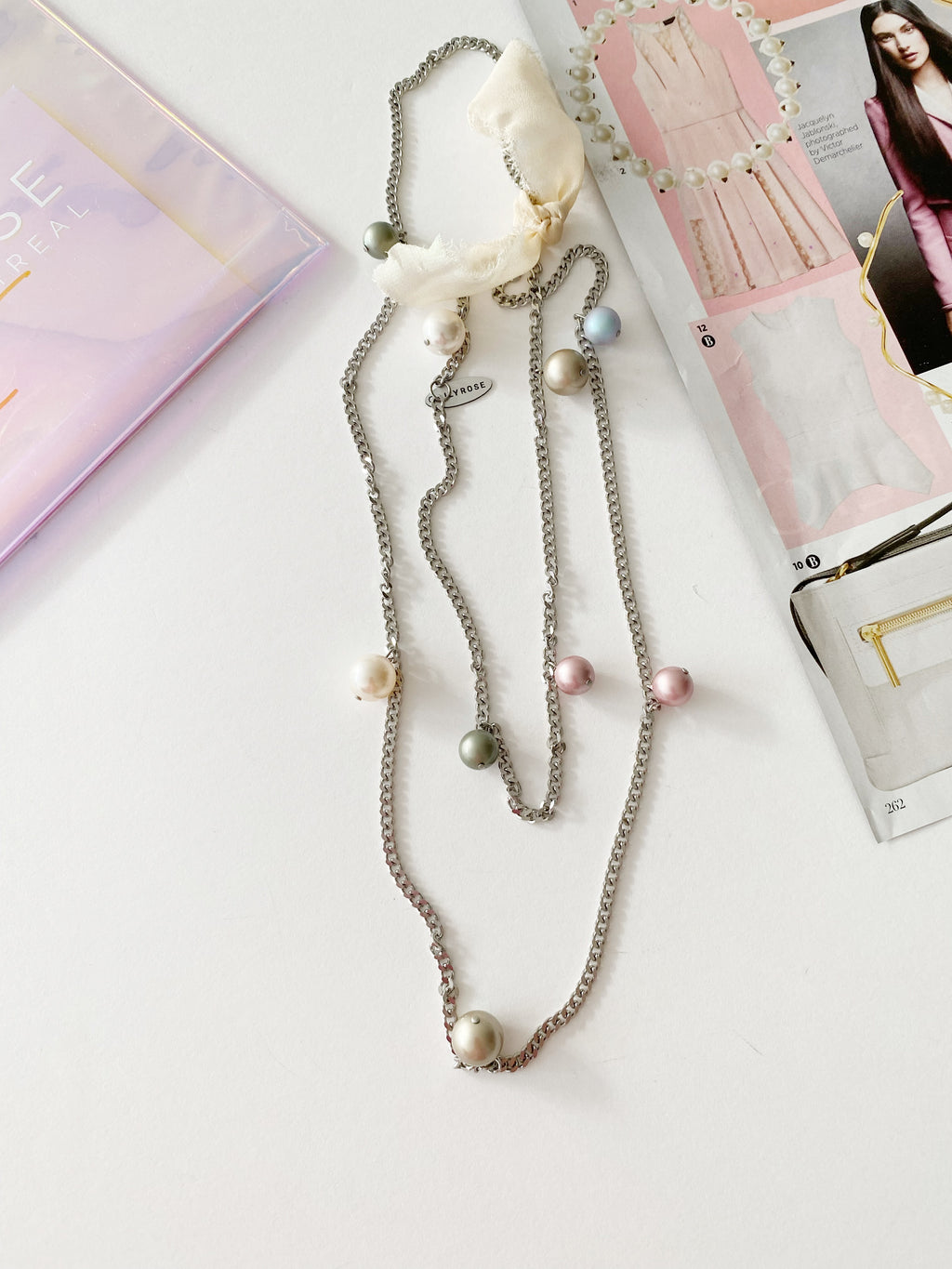 Collier style sautoir Coco pastel