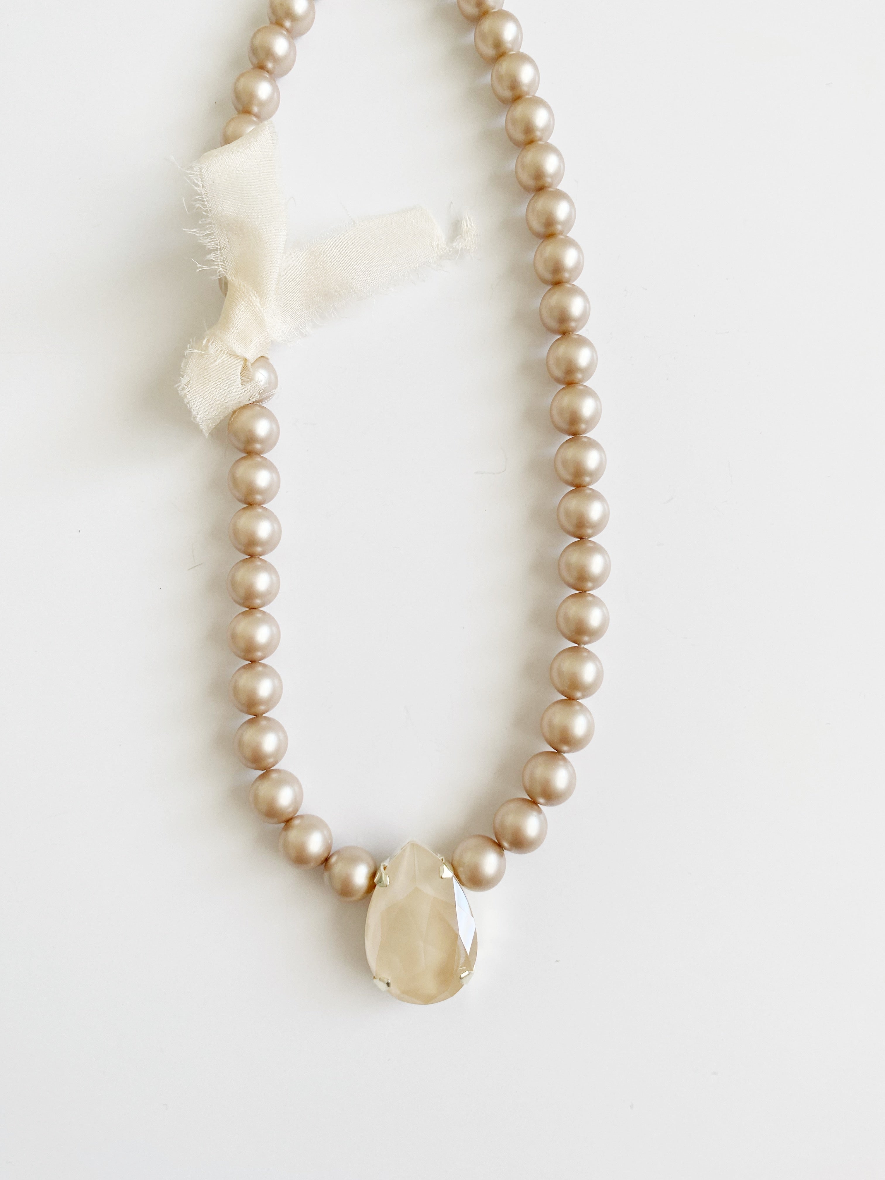 Collier Dixie \ powder almond