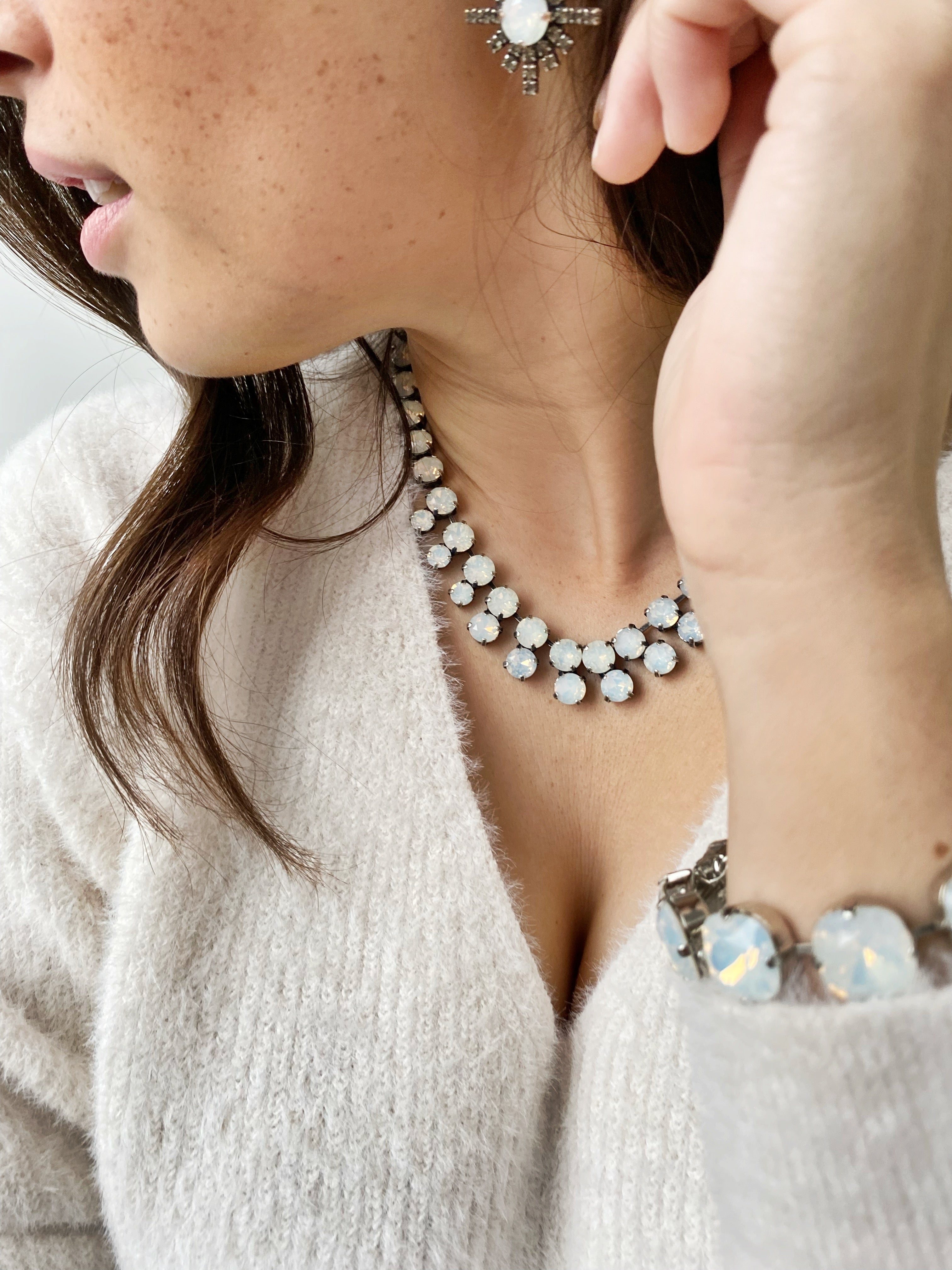 Collier Bal en opal blanc