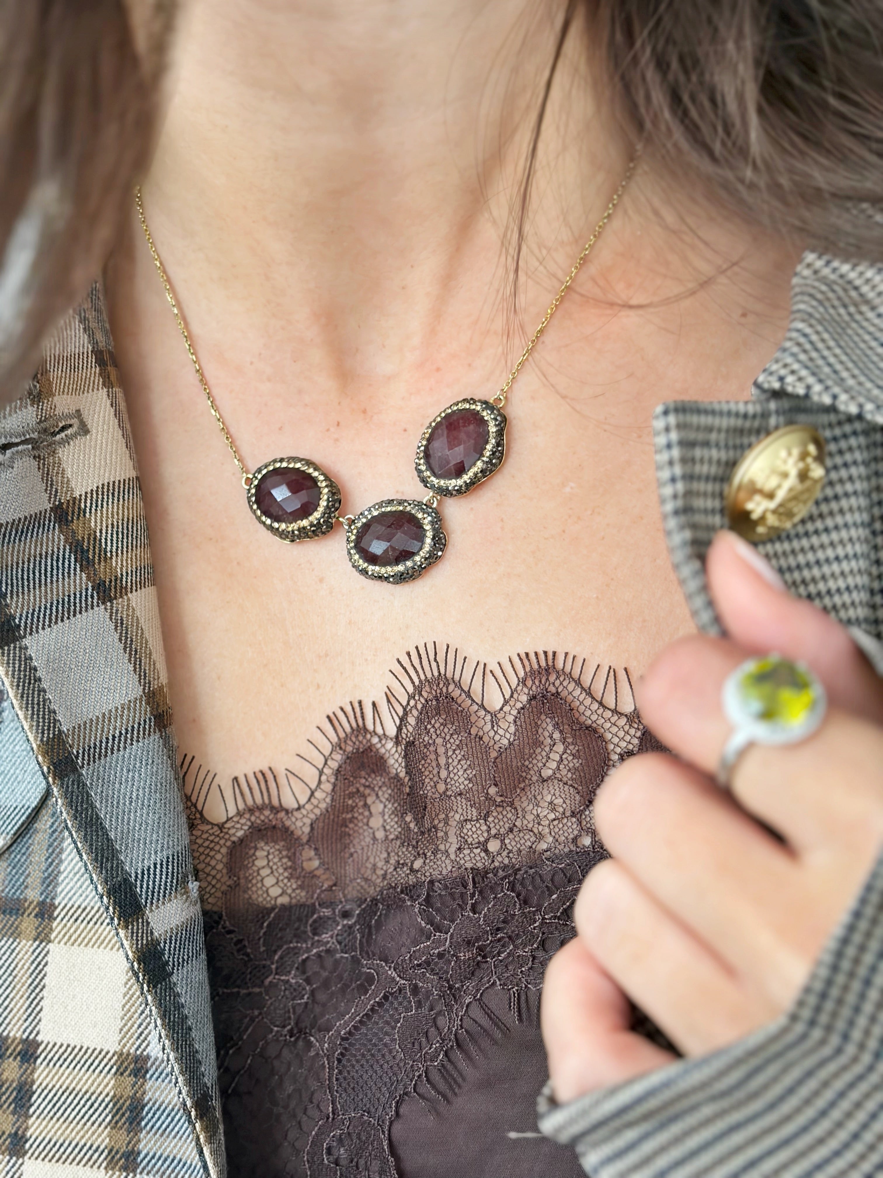 Collier Emily
