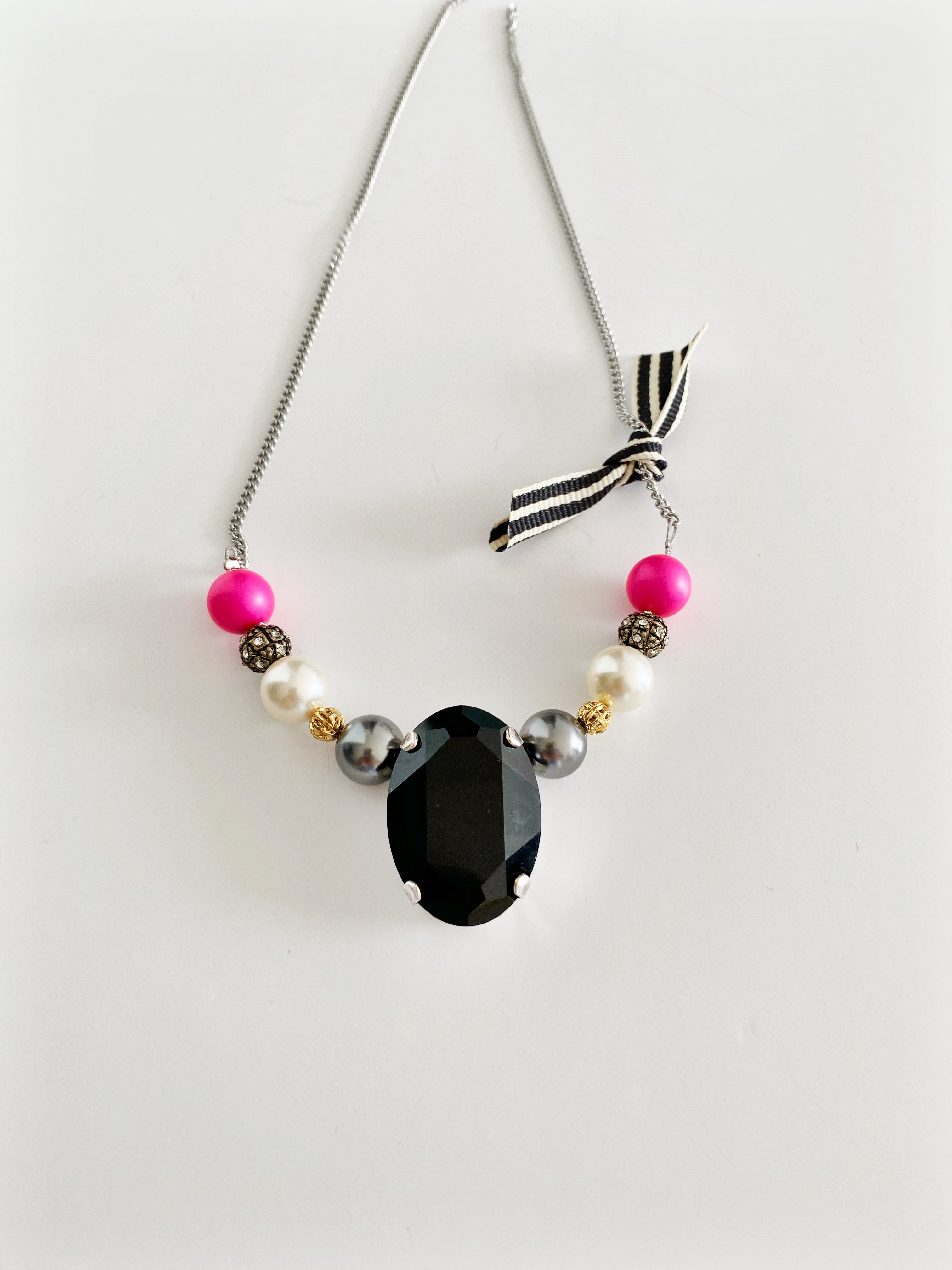 Collier Blair in pink