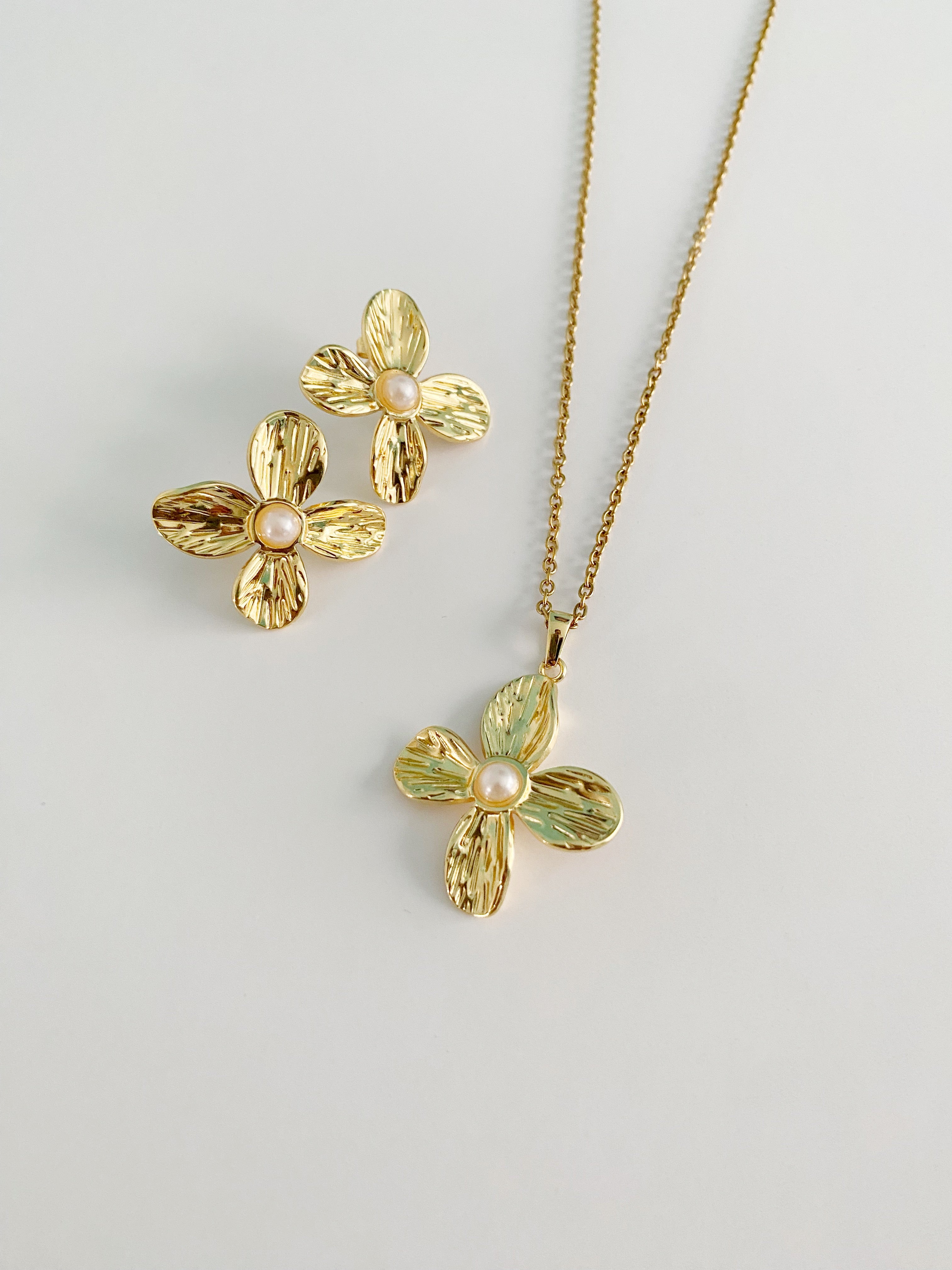 Ensemble Collier et boucles d'oreilles Patti \ prix spécial pour l'ensemble ✨