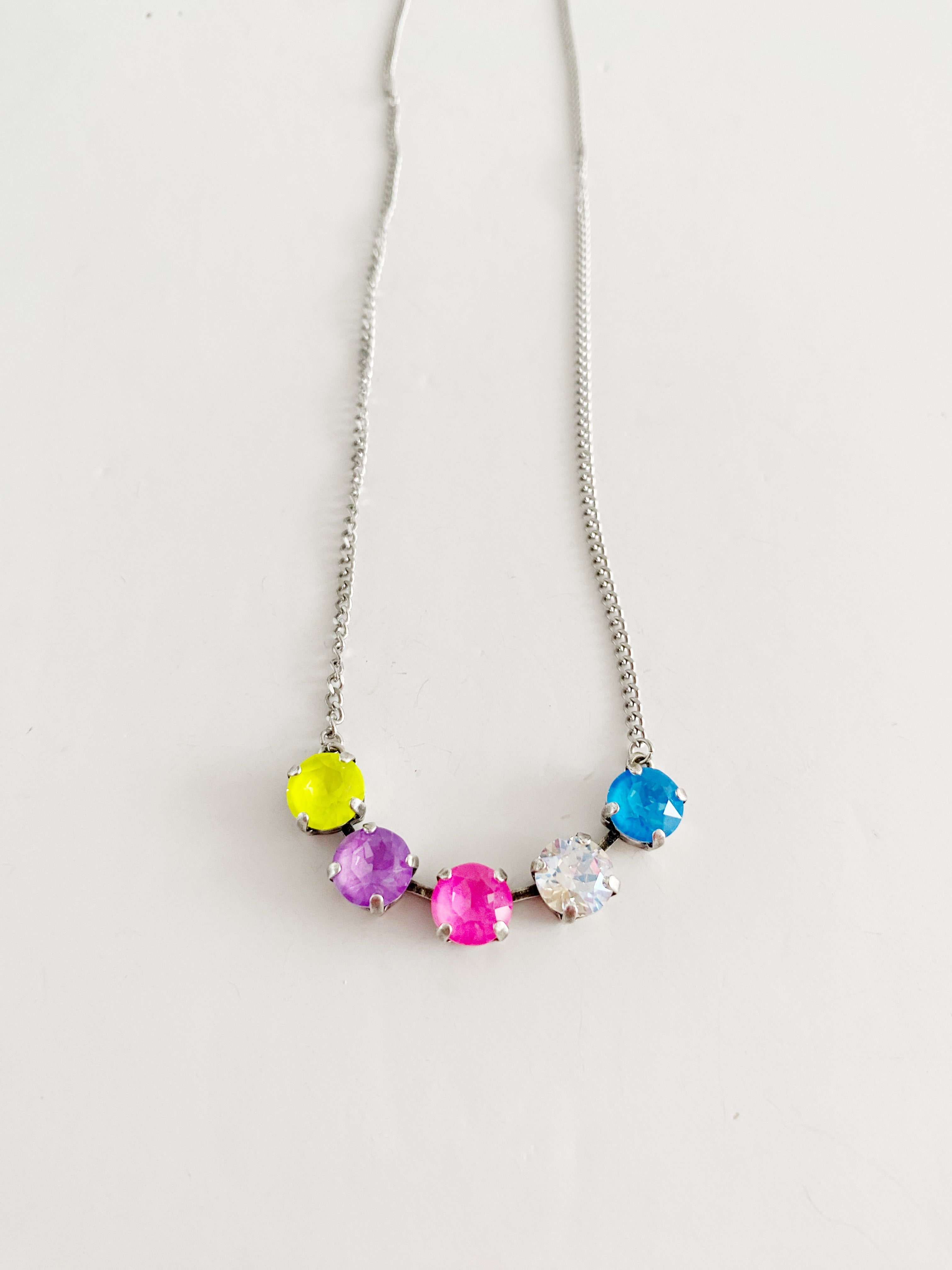 Collier Chelsea / Carrie and the girls