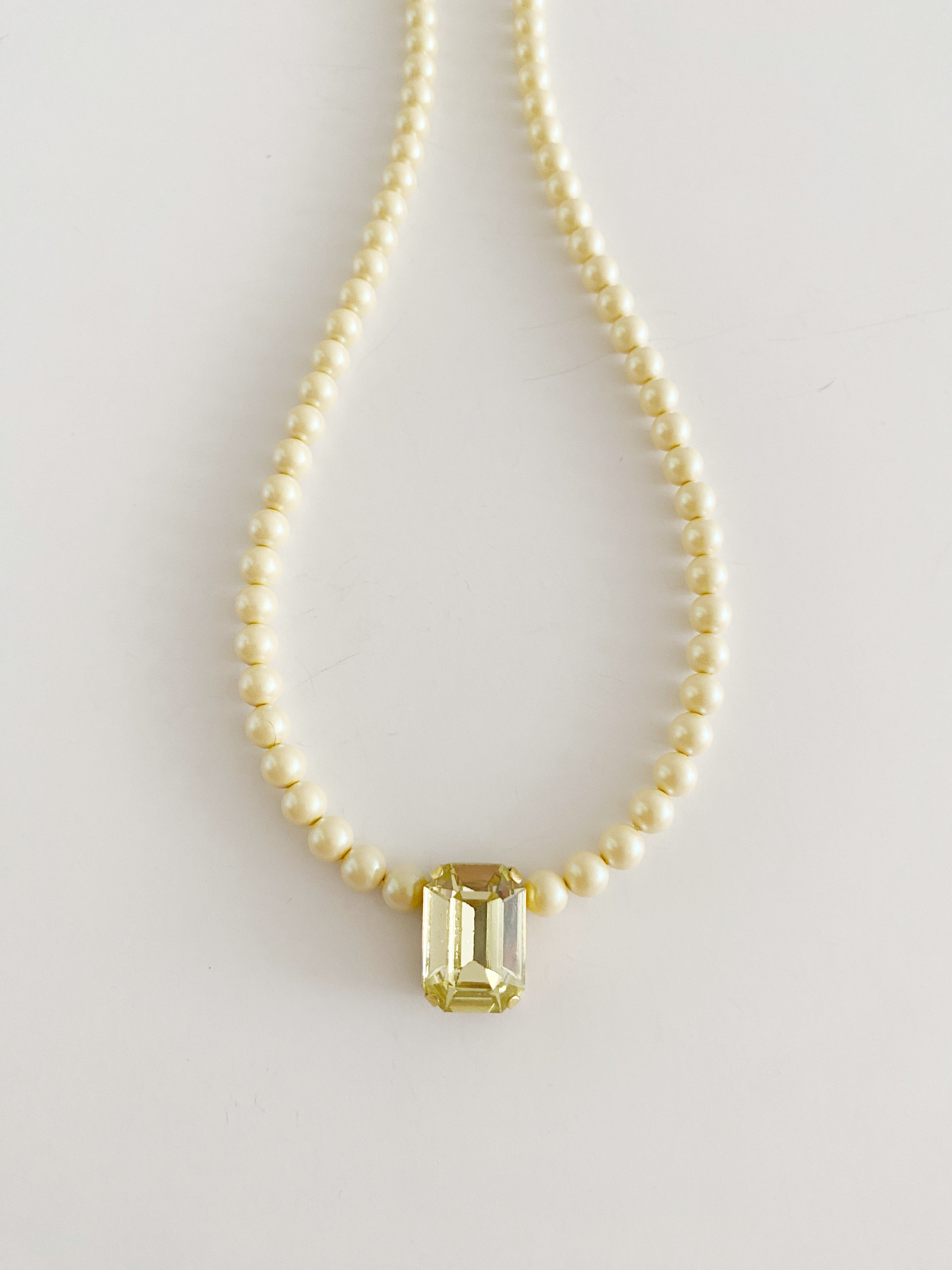 Collier Mimosa sur la Fifth avenue