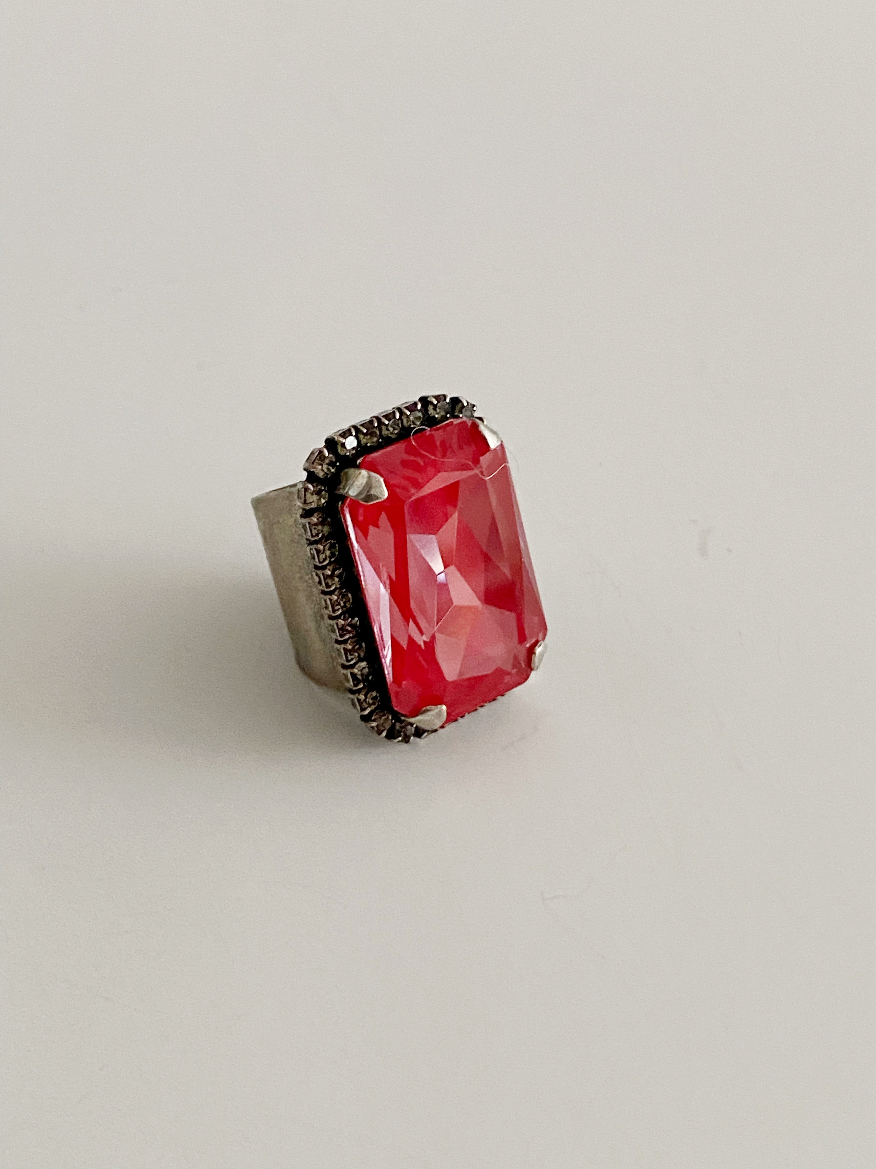 Bague cocktail Stella Rouge Romance à MIlan