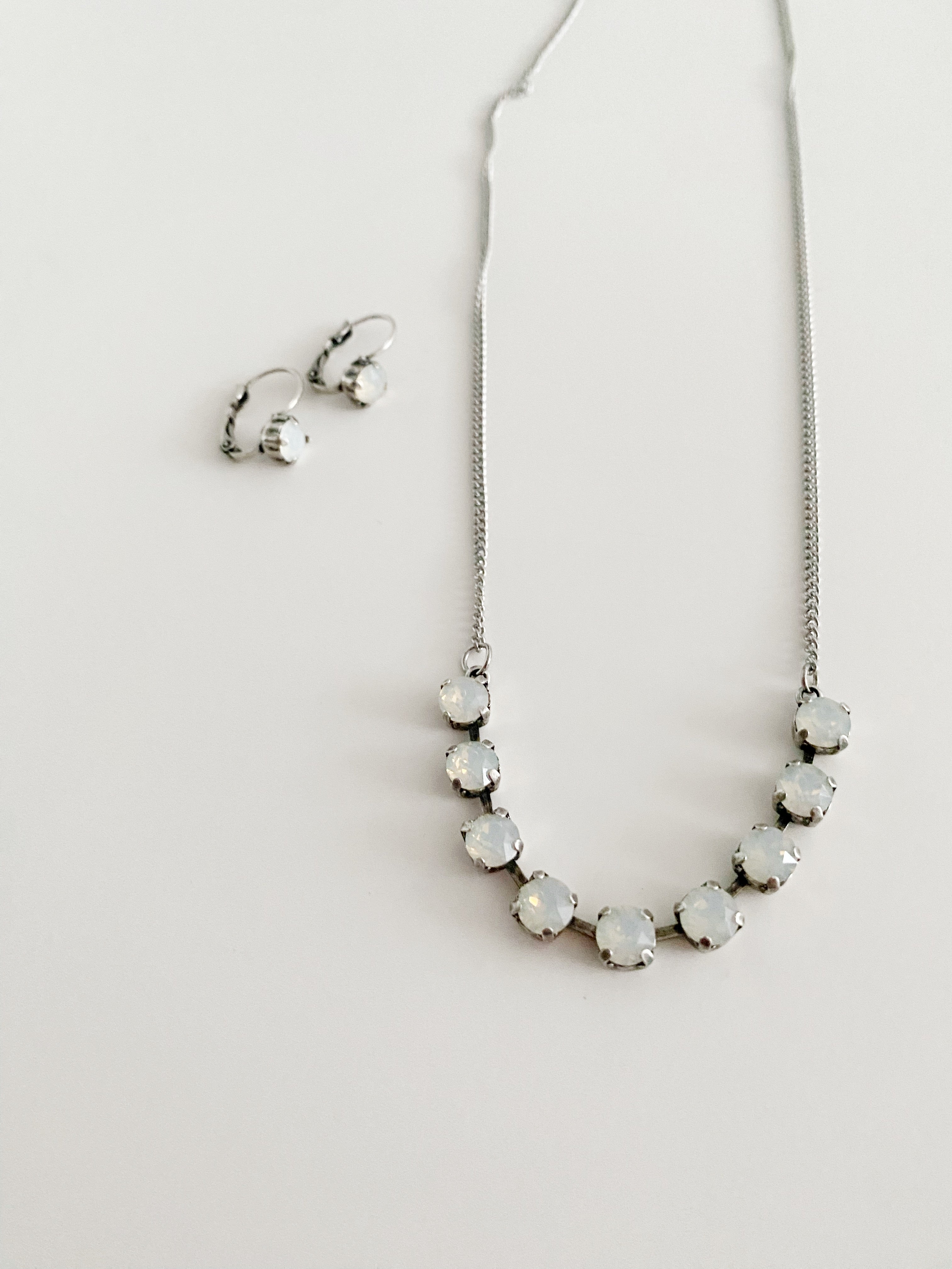 Ensemble collier et boucles d'oreilles Opal blanc