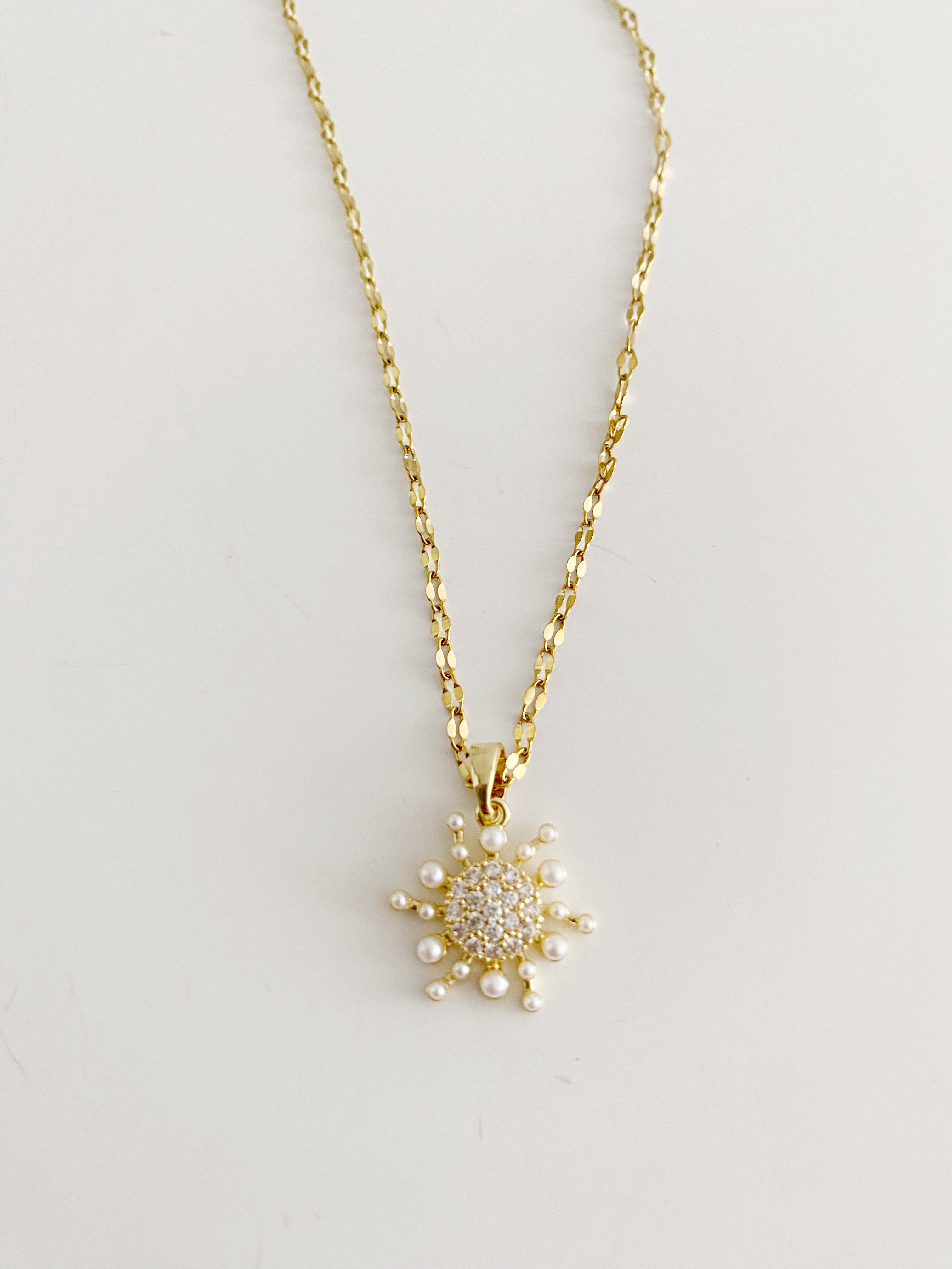 Collier la Méditérranée