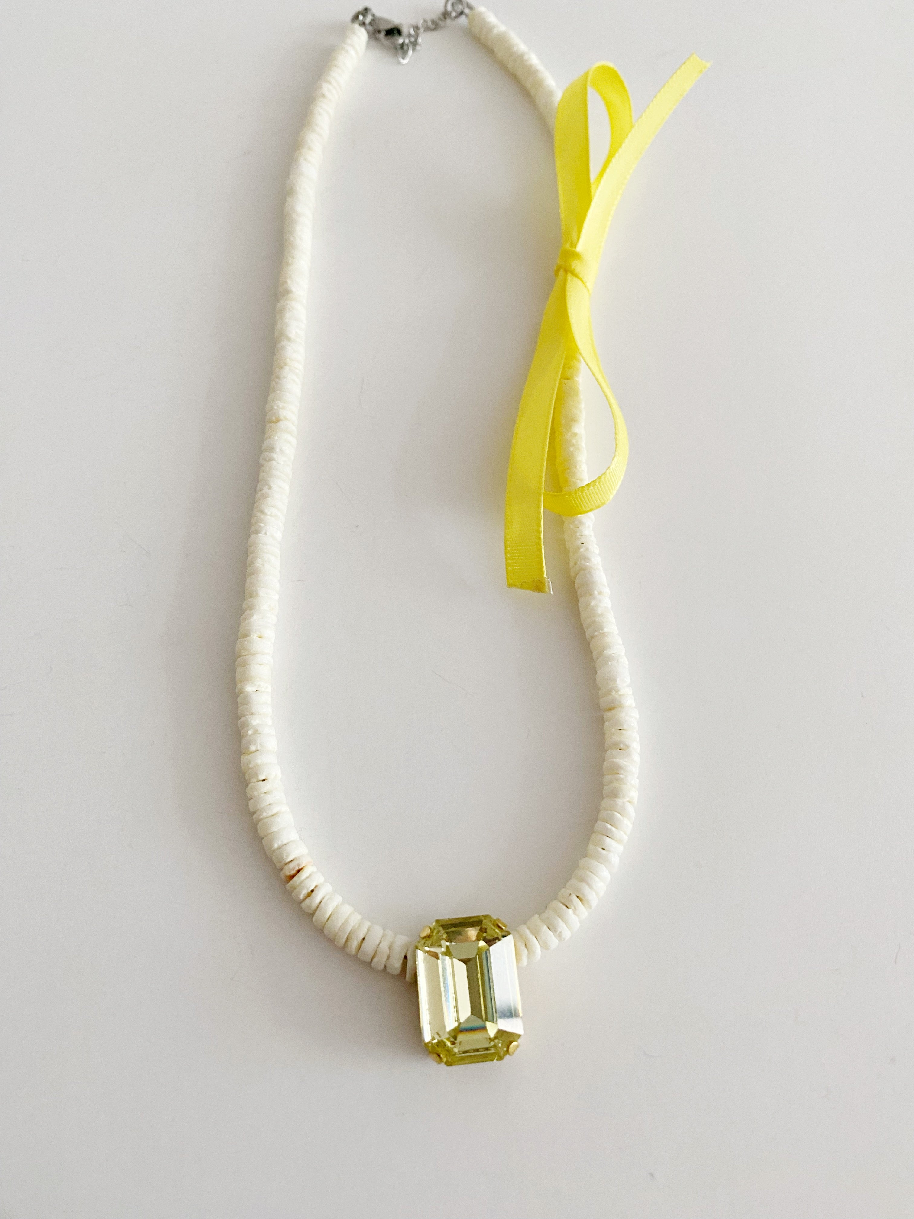 Collier Mimosa à la plage