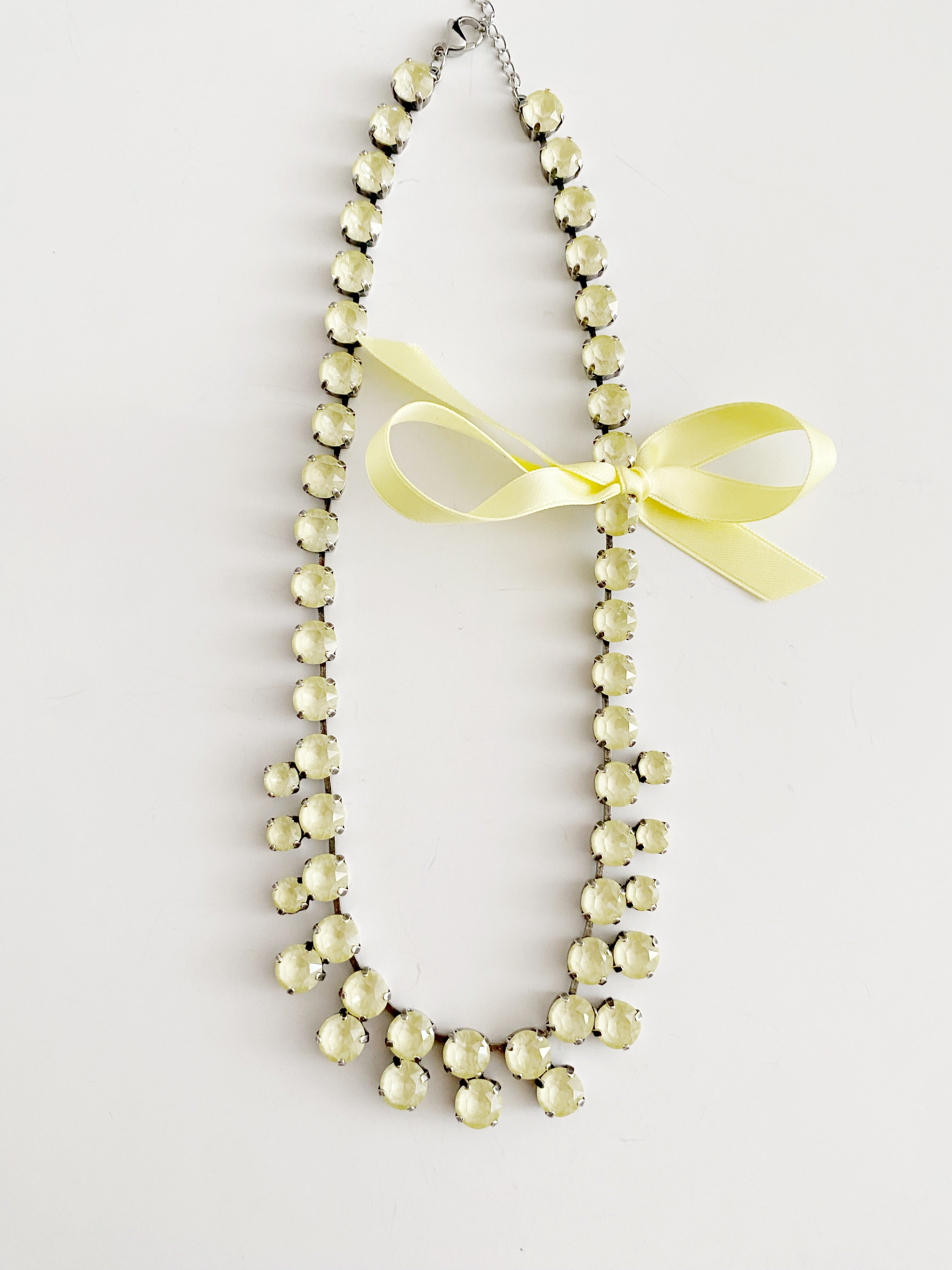 Collier Bal Mimosa à la plage