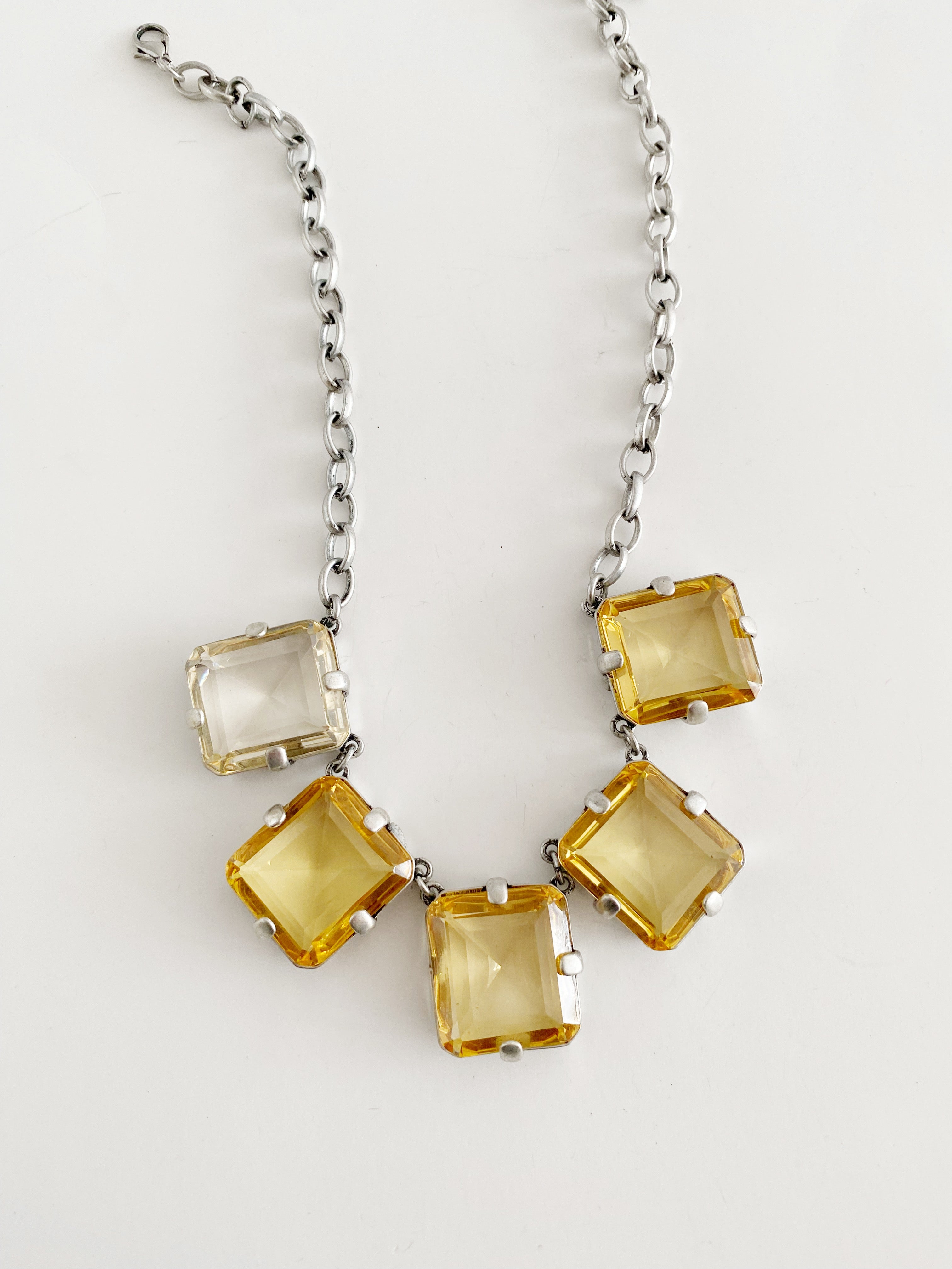 Collier vintage H-47